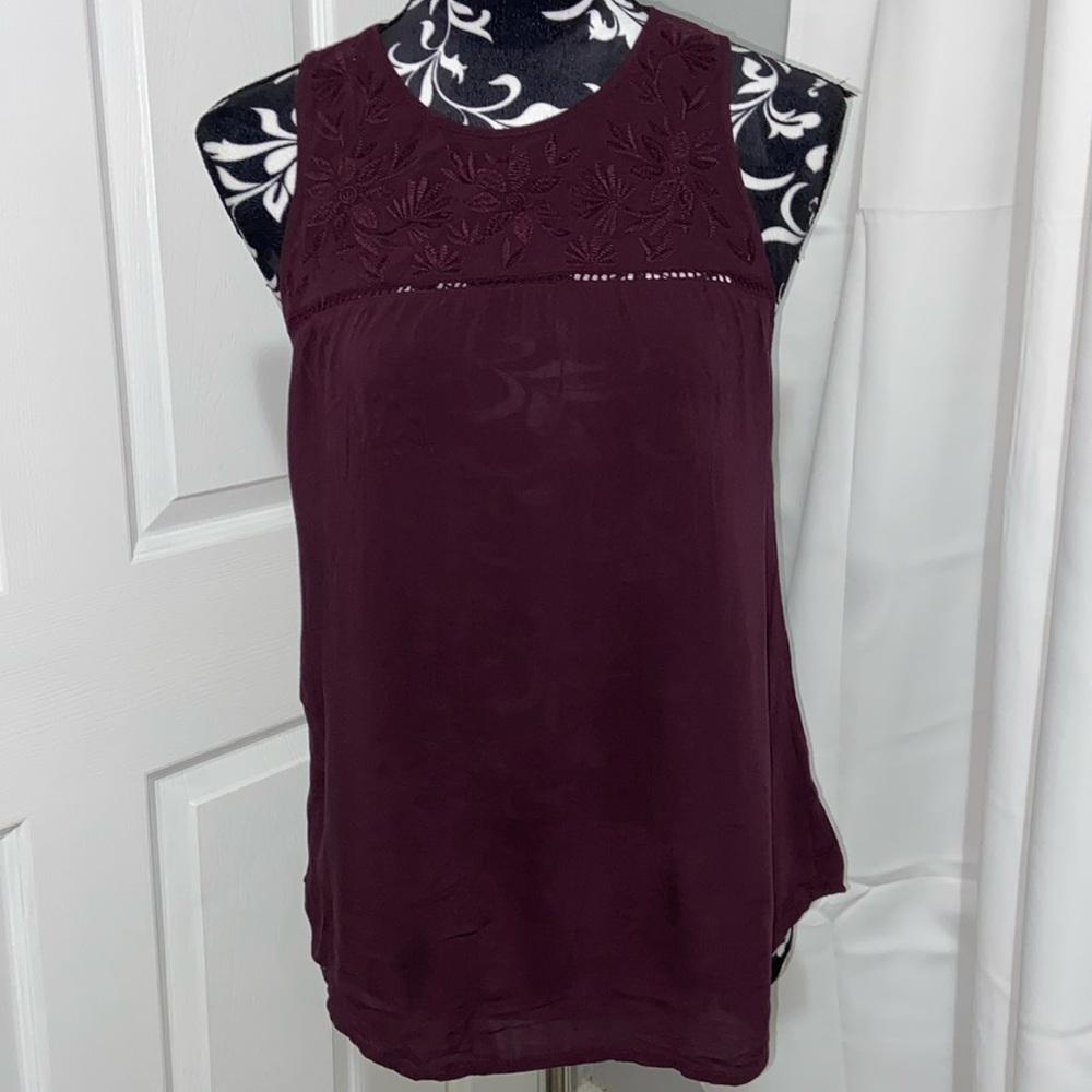 Gap floral embroidered sleeveless top